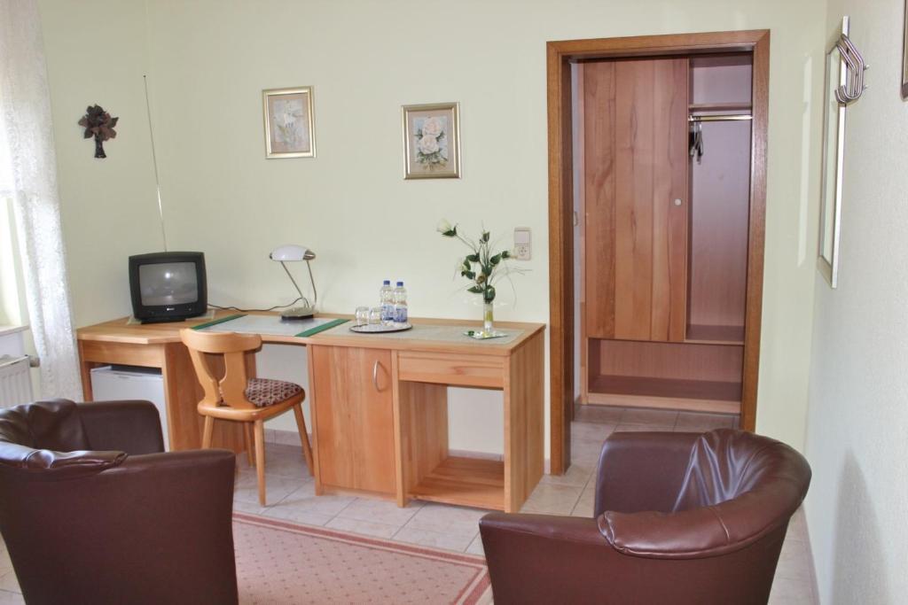 Pfaelzer Stuben Hotel Landstuhl Exterior foto